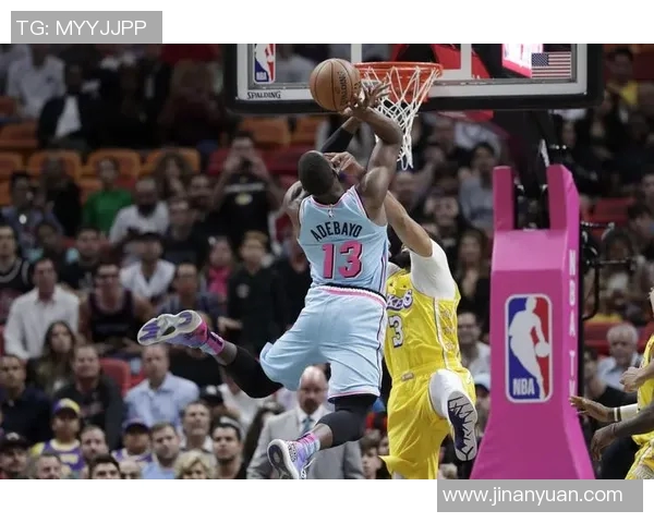 湖人对阵热火激战正酣球迷热情高涨现场氛围火爆